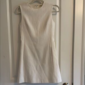 Elegant White Sleeveless Dress